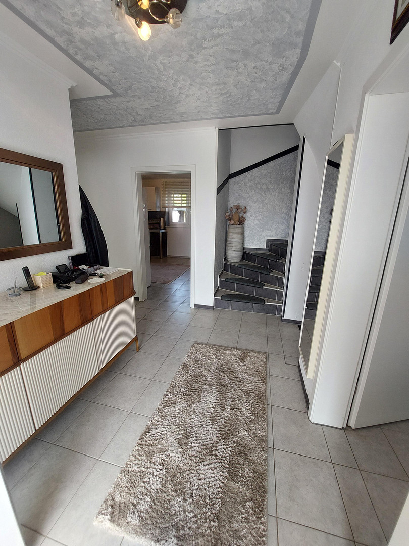 Einfamilienhaus mit Wintergarten ;Terrasse; Garten und Garage.  !!(Preis Verhandelbar) – Offermannsstr 9, 52499 Baesweiler(Setterich) – Vorschaubild 4
