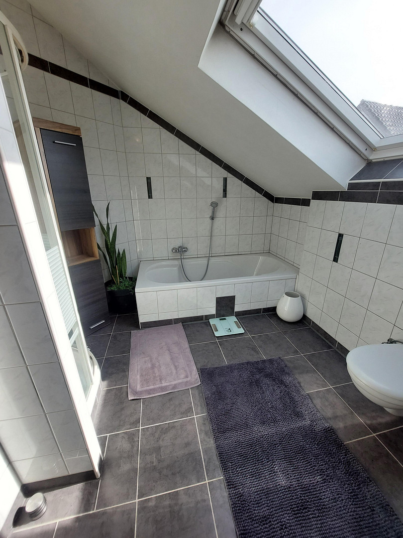 Einfamilienhaus mit Wintergarten ;Terrasse; Garten und Garage.  !!(Preis Verhandelbar) – Offermannsstr 9, 52499 Baesweiler(Setterich) – Vorschaubild 16
