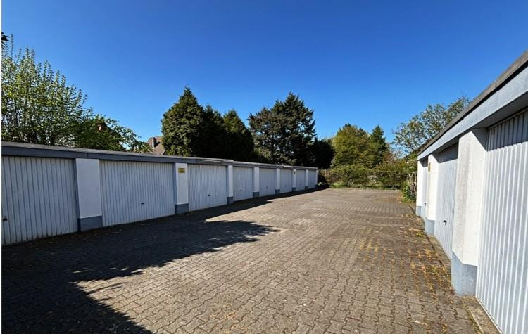 Solides Mehrfamilienhaus in netter Allee mit Gärten und Garagen zum Verkauf – Oberhausen Osterfeld(Osterfeld) – Vorschaubild 2