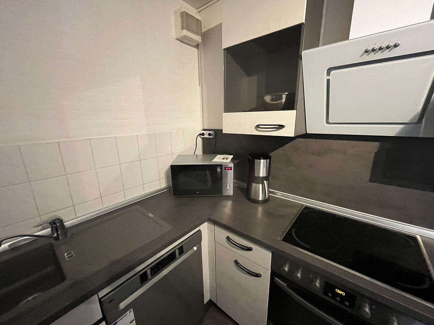 Voll möblierte schöne & helle 3 Zimmer Homeoffice Wohnung in ruhiger Lage nahe S-Bahn Grünau – Am Falkenberg 106, 12524 Berlin(Altglienicke) – Vorschaubild 17