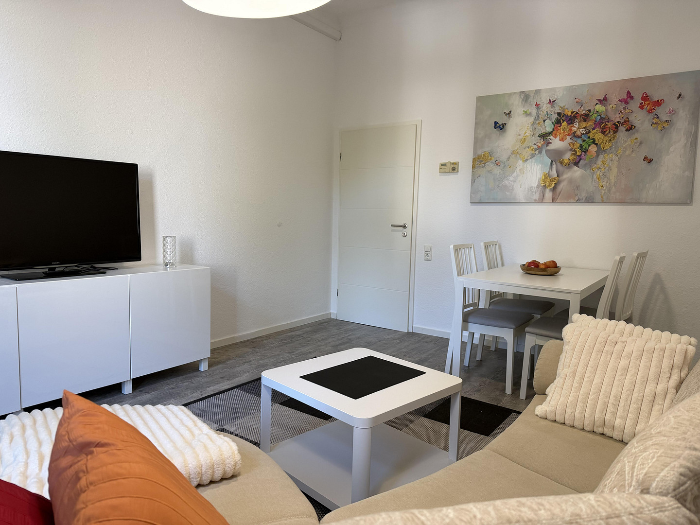 klimatisiert, löffelfertig vollständig möbliert und renoviert, 2 Zi, KDB und Balkon – Röhrenstraße 1, 40472 Düsseldorf(Rath) – Vorschaubild 6