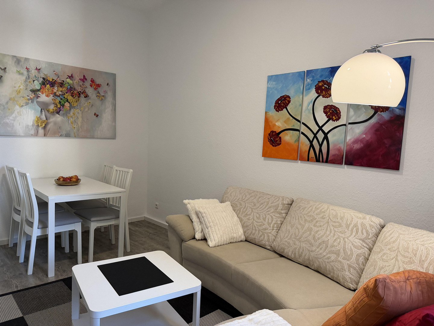 klimatisiert, löffelfertig vollständig möbliert und renoviert, 2 Zi, KDB und Balkon – Röhrenstraße 1, 40472 Düsseldorf(Rath) – Vorschaubild 5