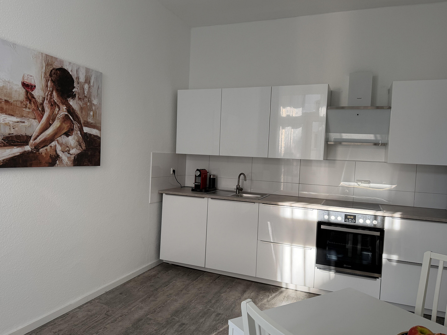 klimatisiert, löffelfertig vollständig möbliert und renoviert, 2 Zi, KDB und Balkon – Röhrenstraße 1, 40472 Düsseldorf(Rath) – Vorschaubild 13