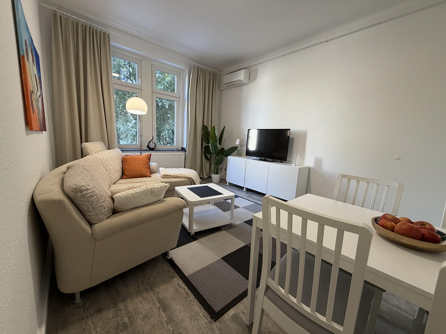 klimatisiert, löffelfertig vollständig möbliert und renoviert, 2 Zi, KDB und Balkon – Röhrenstraße 1, 40472 Düsseldorf(Rath) – Vorschaubild 10