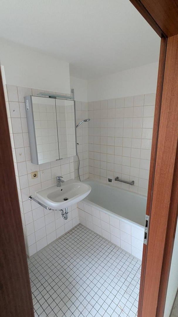 Großzügige 1-Zimmer-EG-Wohnung mit Terrasse und EBK in Stuttgart, S-Bahn 5 Minuten – Rosmarinweg 95, 70374 Stuttgart-Sommerrain(Sommerrain) – Vorschaubild 4