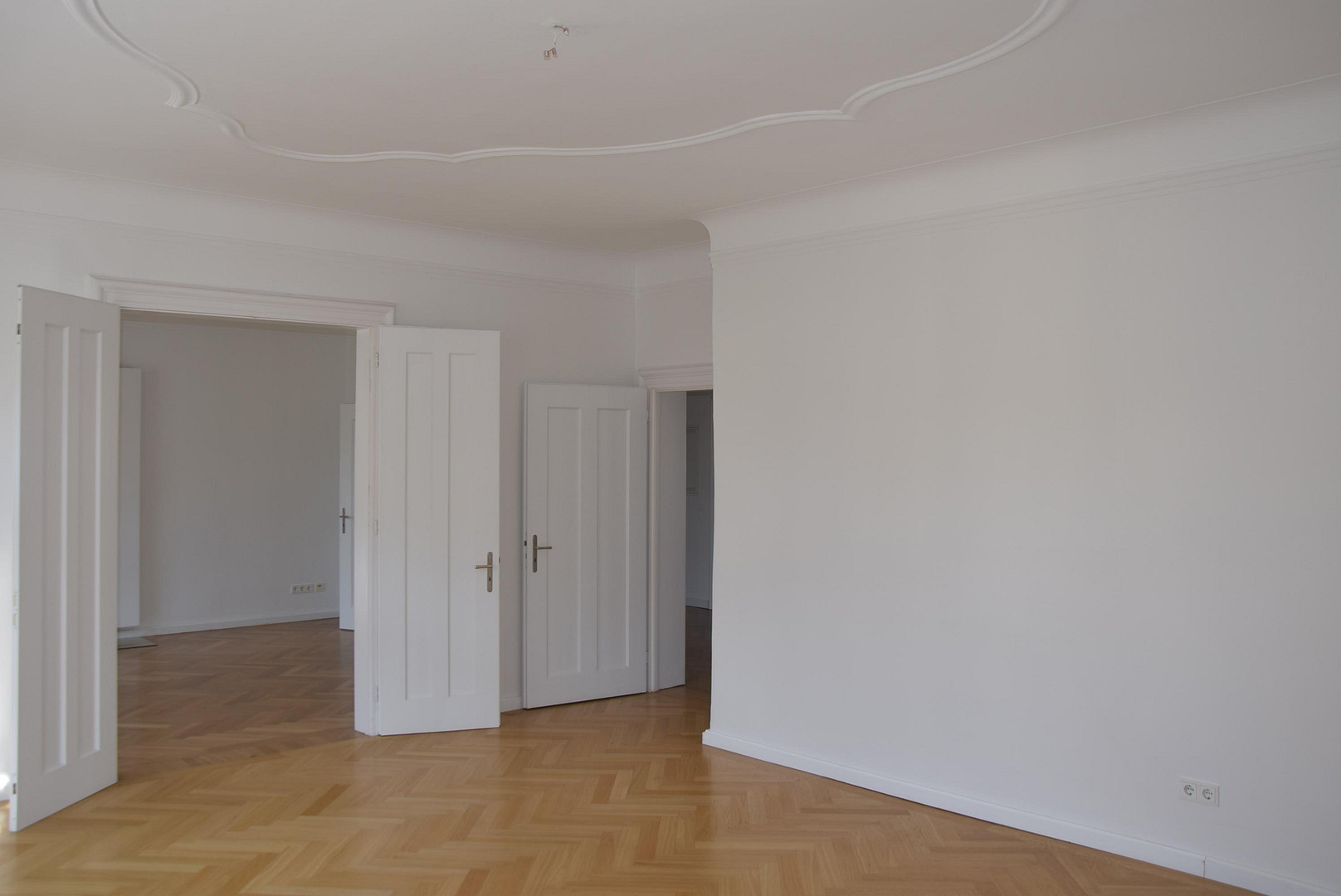 Großzügige 6-Zimmer-Wohnung in einem Gründerzeithaus in der Ludwigsvorstadt – München(Ludwigsvorstadt) – Vorschaubild 11