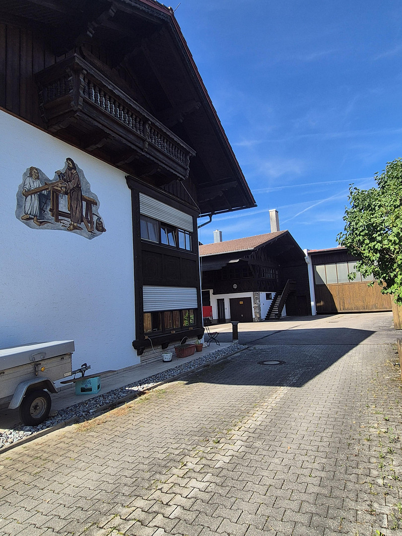 Viel Platz von Privat - großes EFH mit 8 Zimmern – Grafinger Str. 40, 85567 Grafing(Straußdorf) – Vorschaubild 2