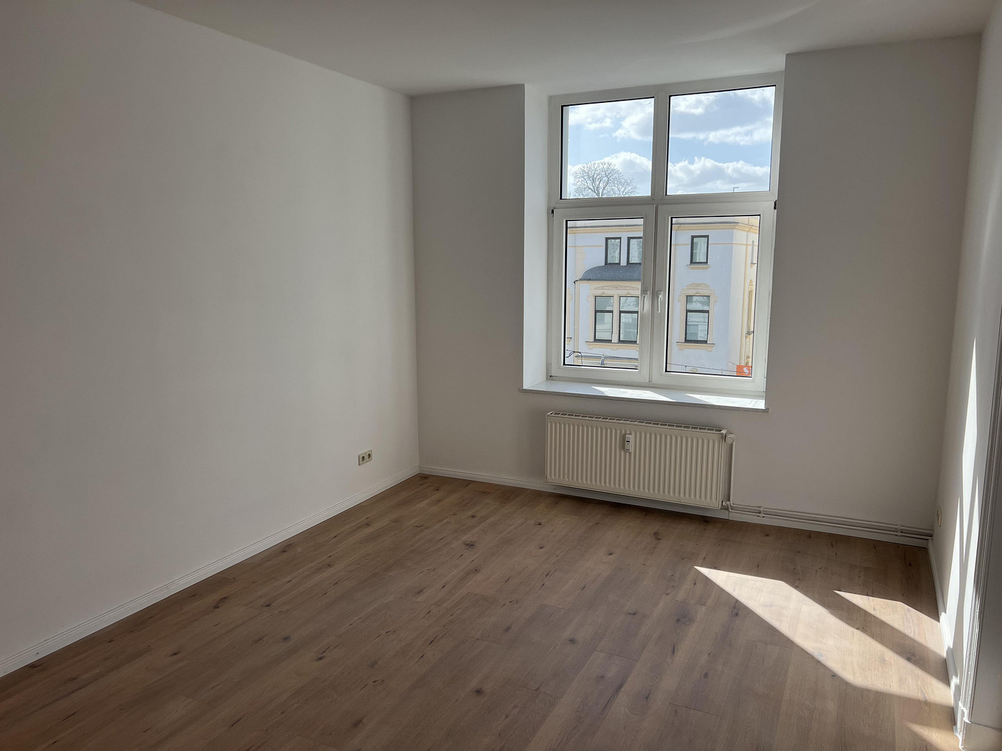 3-Zimmer-Whg, frisch modernisiert, Dusch-Wannenbad, Gäste WC, große Küche – Magdeburg(Stadtfeld) – Vorschaubild 4