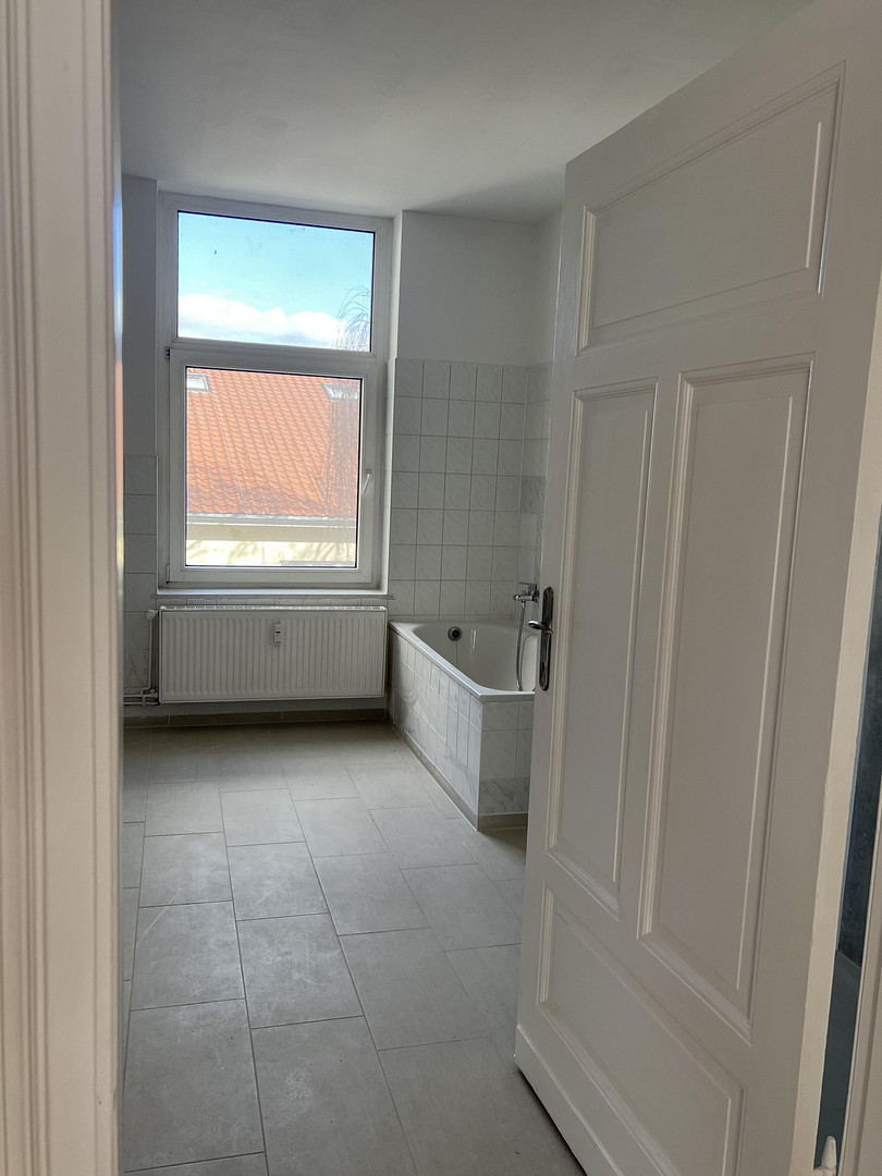 3-Zimmer-Whg, frisch modernisiert, Dusch-Wannenbad, Gäste WC, große Küche – Magdeburg(Stadtfeld) – Vorschaubild 5
