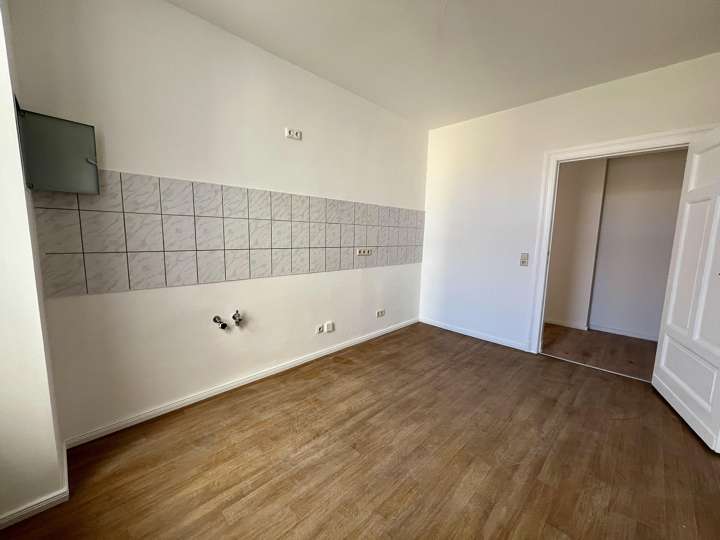 3-Zimmer-Whg, frisch modernisiert, Dusch-Wannenbad, Gäste WC, große Küche – Magdeburg(Stadtfeld) – Vorschaubild 8