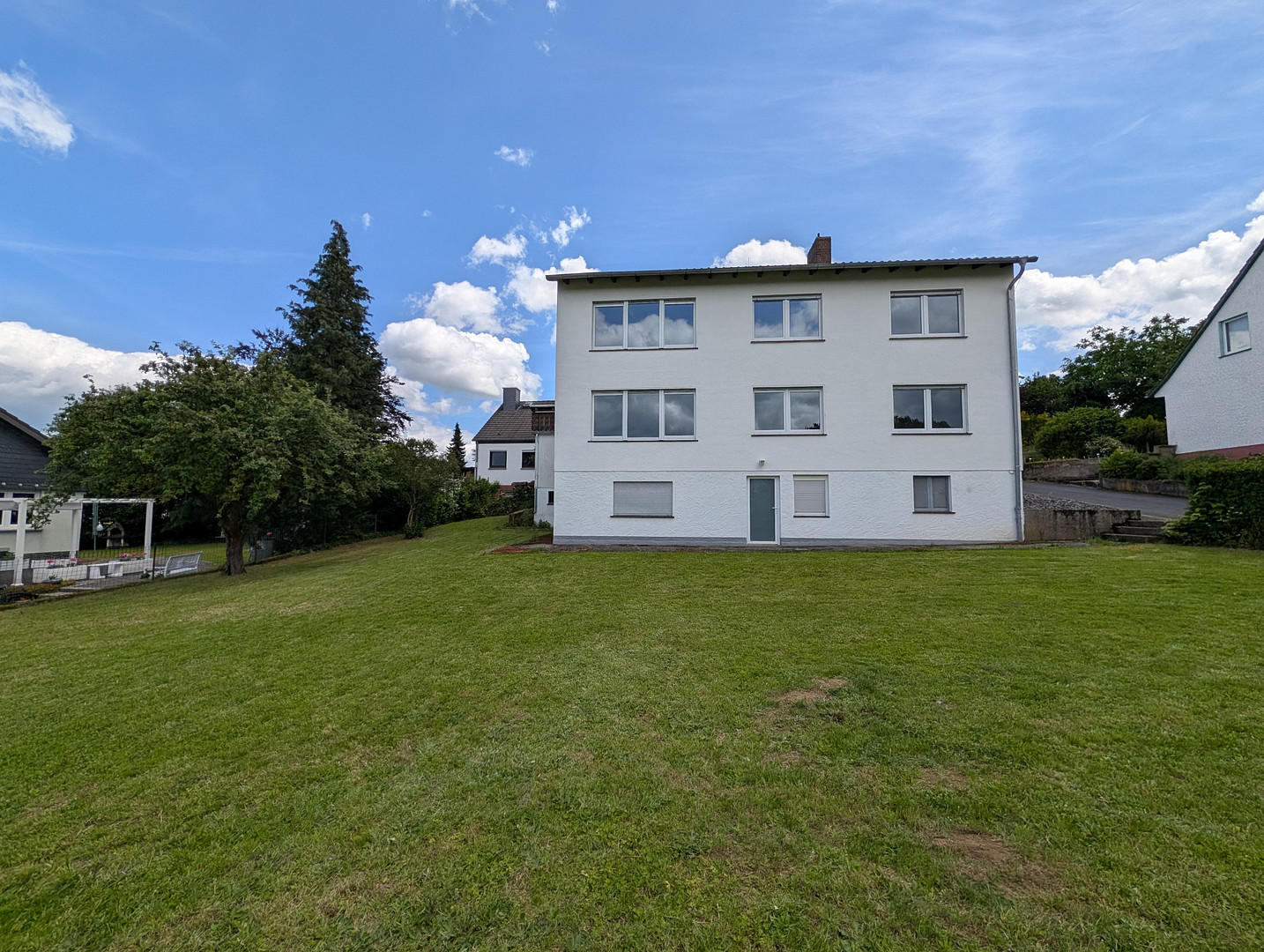 Großzügiges, freistehendes Zweifamilien-Haus - Gepflegt – Jesberg – Vorschaubild 4