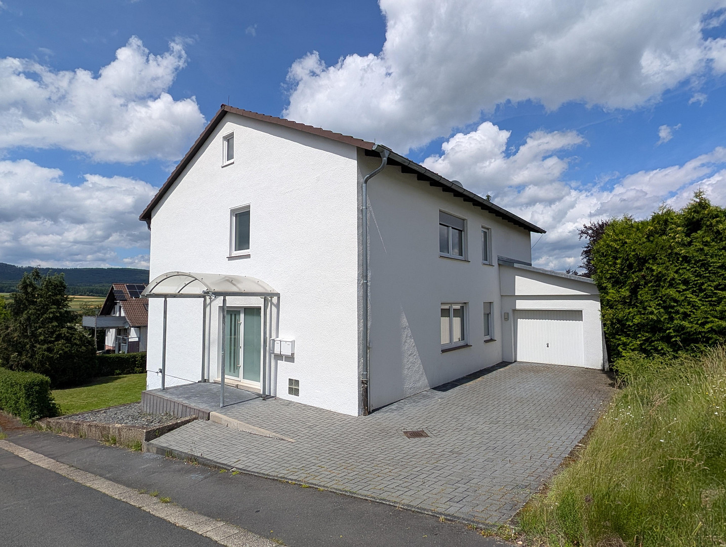 Großzügiges, freistehendes Zweifamilien-Haus - Gepflegt – Jesberg – Vorschaubild 3