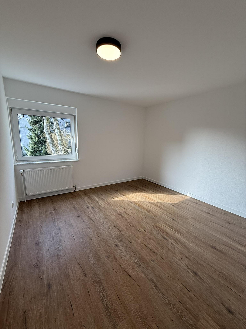 Sanierte 2,5 ZKB-Wohnung, Balkon, Aufzug & Garage im Herzen von Siegen! – Friedrich-Erbert Straße 28, 57072 Siegen – Vorschaubild 2