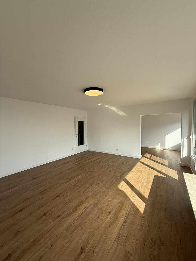 Sanierte 2,5 ZKB-Wohnung, Balkon, Aufzug & Garage im Herzen von Siegen!