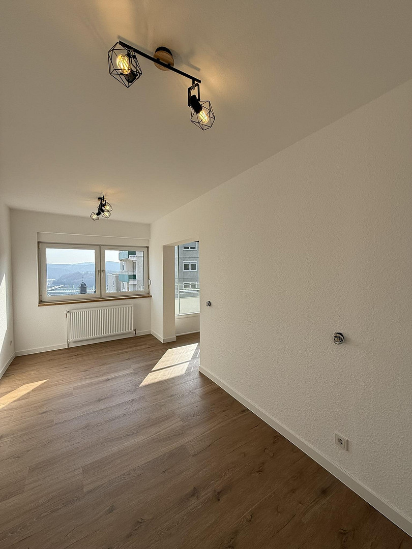 Sanierte 2,5 ZKB-Wohnung, Balkon, Aufzug & Garage im Herzen von Siegen! – Friedrich-Erbert Straße 28, 57072 Siegen – Vorschaubild 7