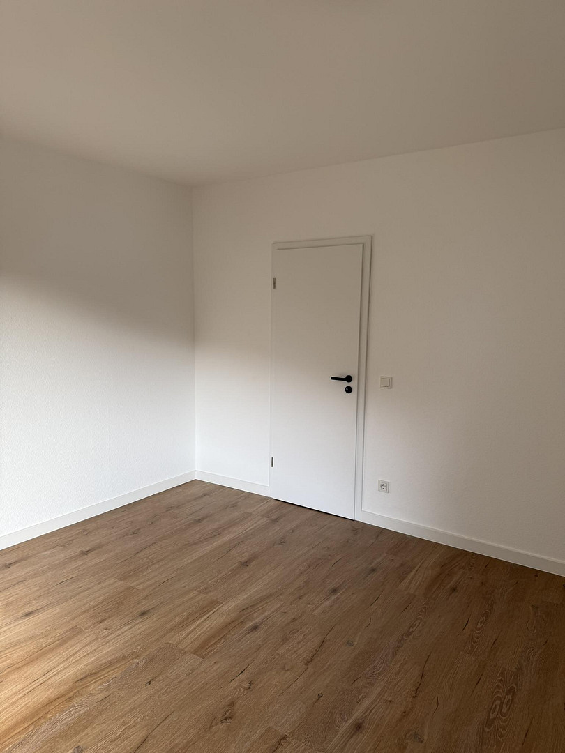 Sanierte 2,5 ZKB-Wohnung, Balkon, Aufzug & Garage im Herzen von Siegen! – Friedrich-Erbert Straße 28, 57072 Siegen – Vorschaubild 3