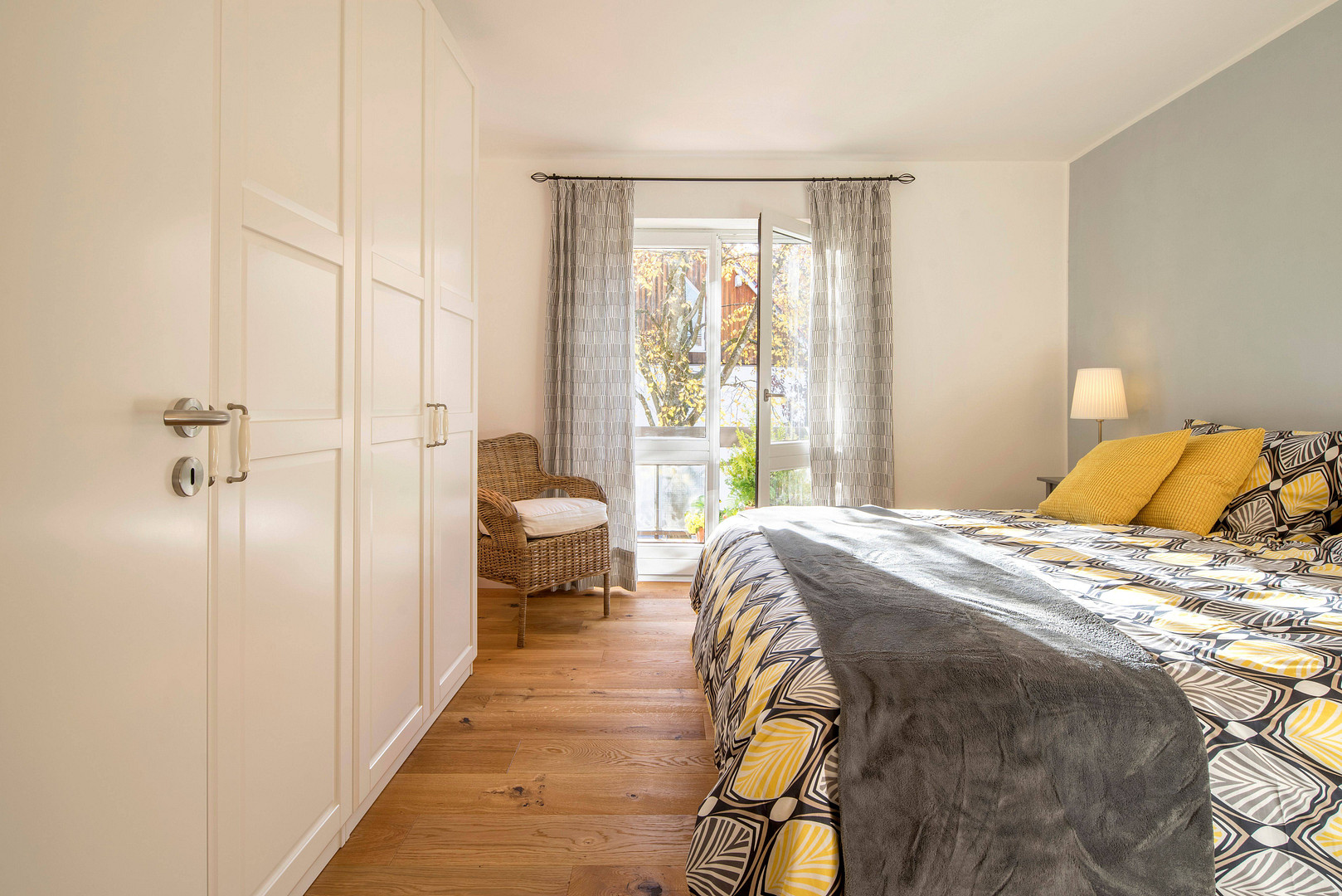 Großzügige, lichtdurchflutete 2-Zimmer-Wohnung, voll möbliert, in Bestlage München-Harlaching – Seybothstraße 70, 81545 München(Harlaching) – Vorschaubild 12