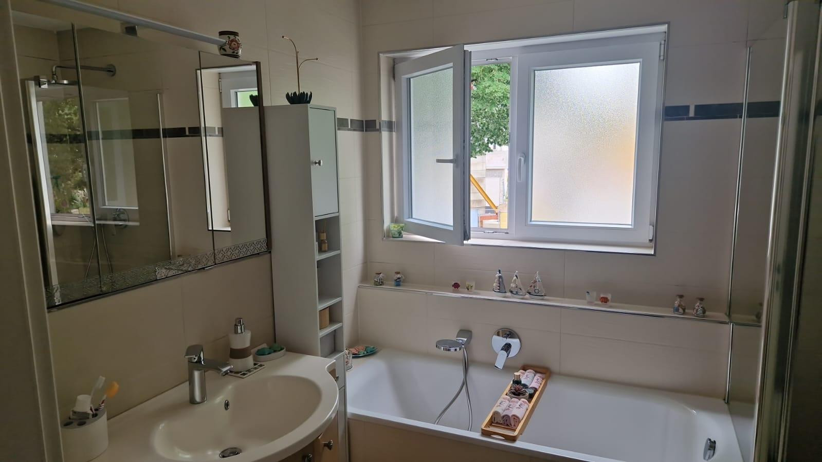 Helle Wohlfühlwohnung in zentraler Lage – 104 m² Wohnkomfort – Albrecht-Dürer-Straße 15, 65195 Wiesbaden – Vorschaubild 8