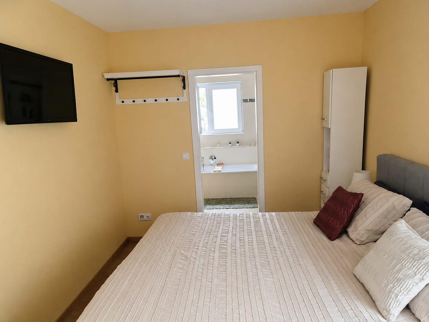 Helle Wohlfühlwohnung in zentraler Lage – 104 m² Wohnkomfort – Albrecht-Dürer-Straße 15, 65195 Wiesbaden – Vorschaubild 5