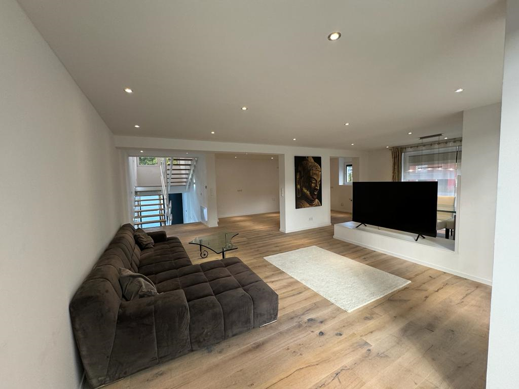 Modernes, großzügiges Einfamilienhaus mit Einliegerwohnung und Garage am Waldrand – Darmstadt(Kranichstein) – Vorschaubild 3