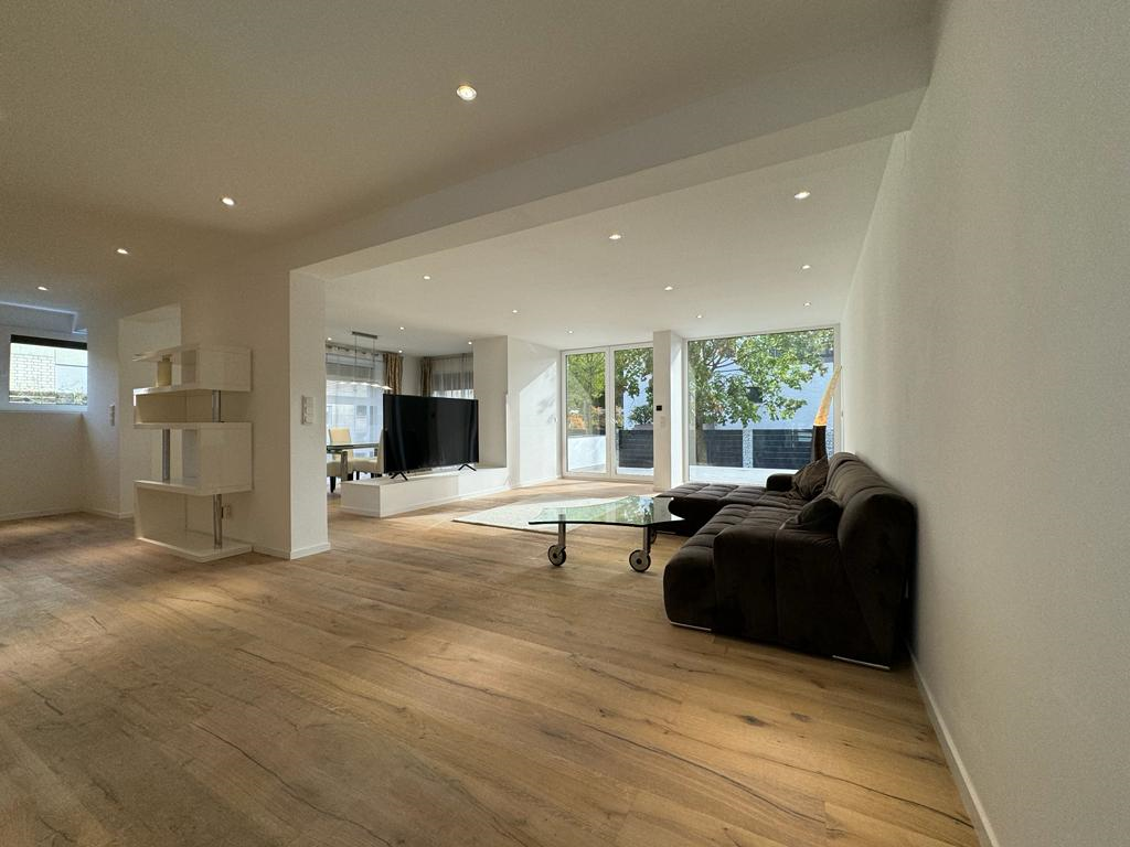 Modernes, großzügiges Einfamilienhaus mit Einliegerwohnung und Garage am Waldrand – Darmstadt(Kranichstein) – Vorschaubild 4