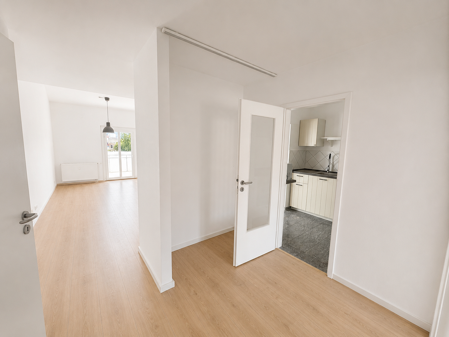 Traumhafte 3-Zimmer-Maisonette mit Balkon und Aufzug in zentraler Lage – Ankerstrasse 12, 6108 Halle (Saale)(Nördliche Innenstadt) – Vorschaubild 9