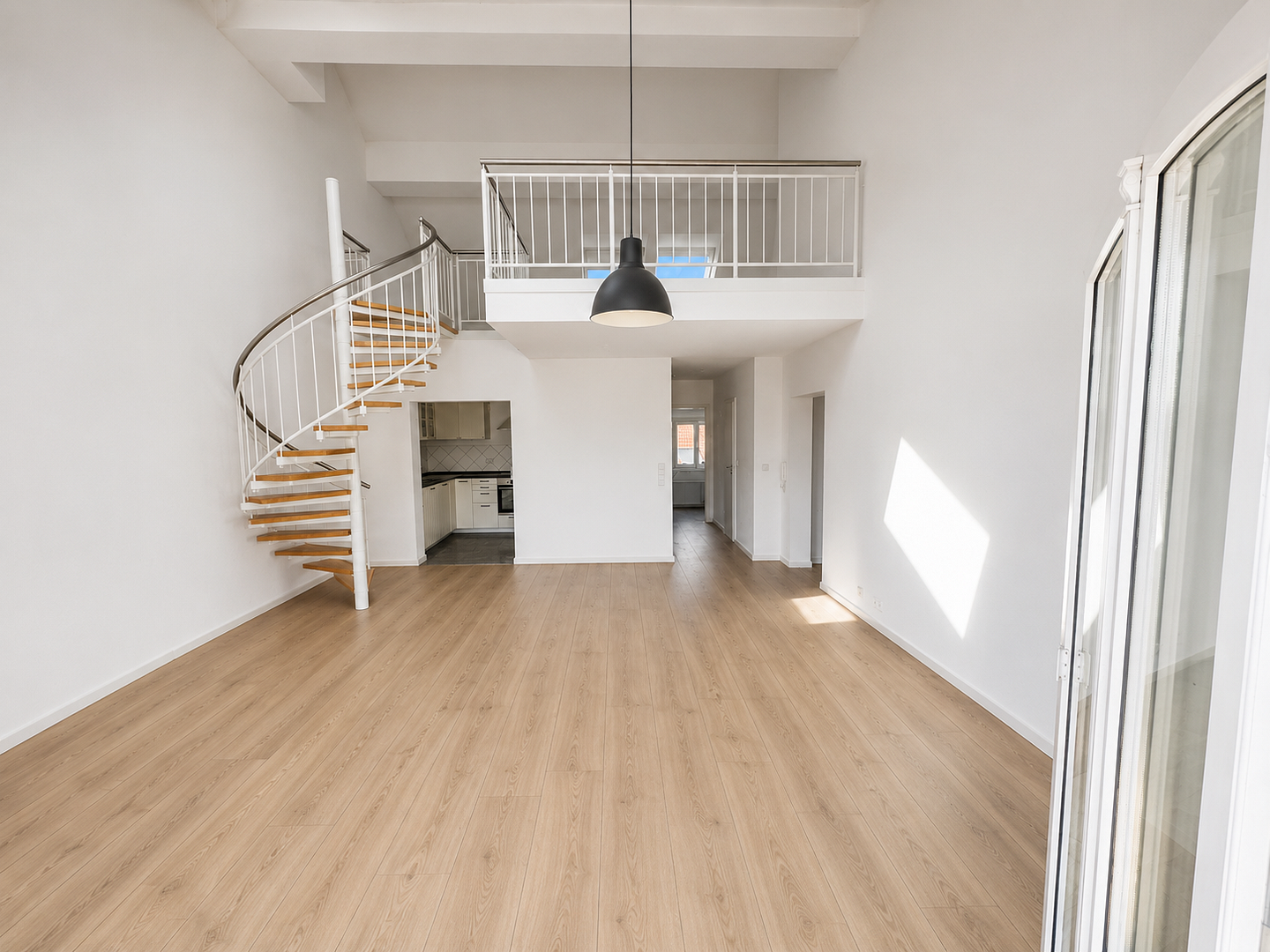 Traumhafte 3-Zimmer-Maisonette mit Balkon und Aufzug in zentraler Lage – Ankerstrasse 12, 6108 Halle (Saale)(Nördliche Innenstadt) – Vorschaubild 3