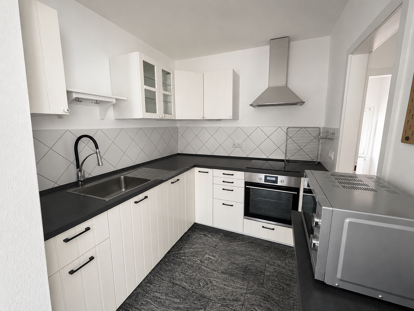 Traumhafte 3-Zimmer-Maisonette mit Balkon und Aufzug in zentraler Lage – Ankerstrasse 12, 6108 Halle (Saale)(Nördliche Innenstadt) – Vorschaubild 2