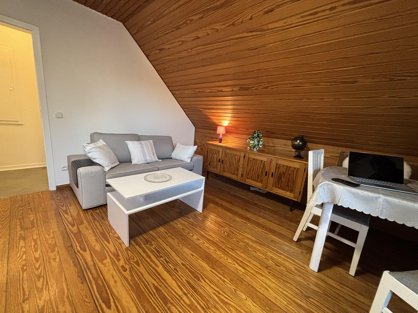 Dachgeschosswohnung löffelfertig 1ZiKüDB mit Einbauküche, voll möbliert – Mühlenbroicher Weg 143, 40472 Düsseldorf(Rath) – Vorschaubild 21