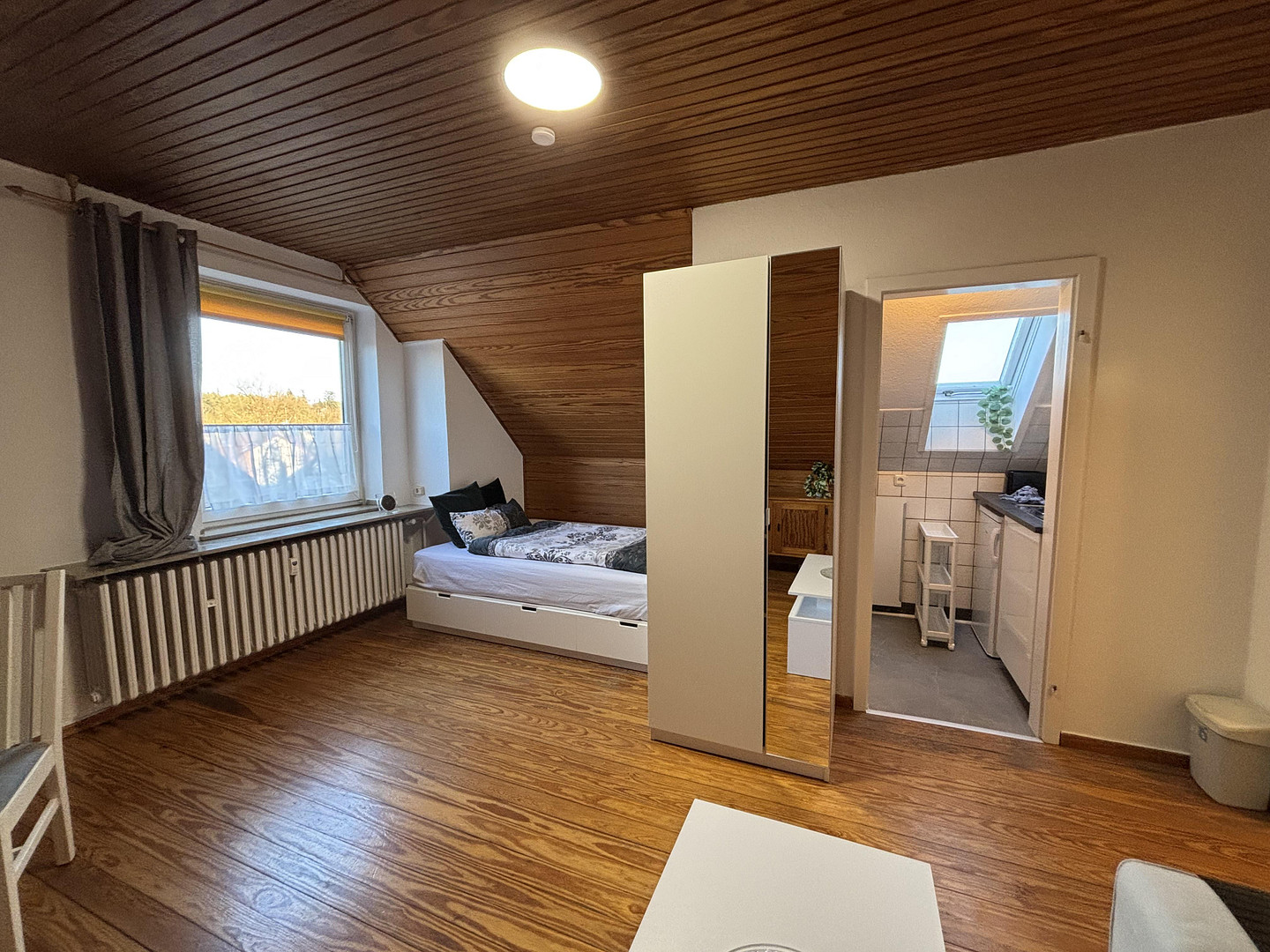Dachgeschosswohnung löffelfertig 1ZiKüDB mit Einbauküche, voll möbliert – Mühlenbroicher Weg 143, 40472 Düsseldorf(Rath) – Vorschaubild 24