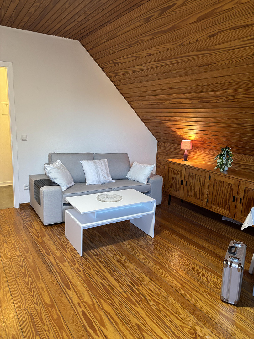 Dachgeschosswohnung löffelfertig 1ZiKüDB mit Einbauküche, voll möbliert – Mühlenbroicher Weg 143, 40472 Düsseldorf(Rath) – Vorschaubild 26