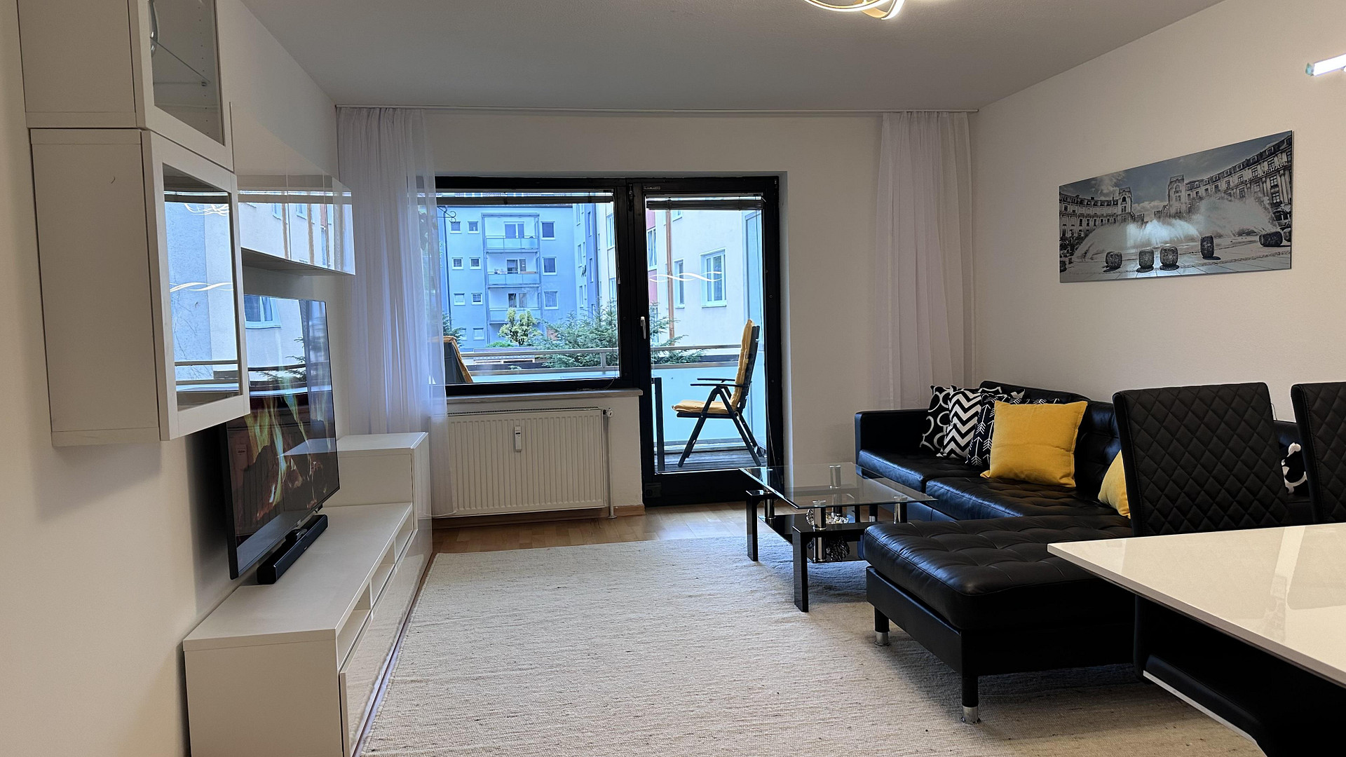Neben der U-Bahn, komplett möbliert, 3-Zimmer-Wohnung - Wohnen auf Zeit in Milbertshofen – München(Milbertshofen) – Vorschaubild 2