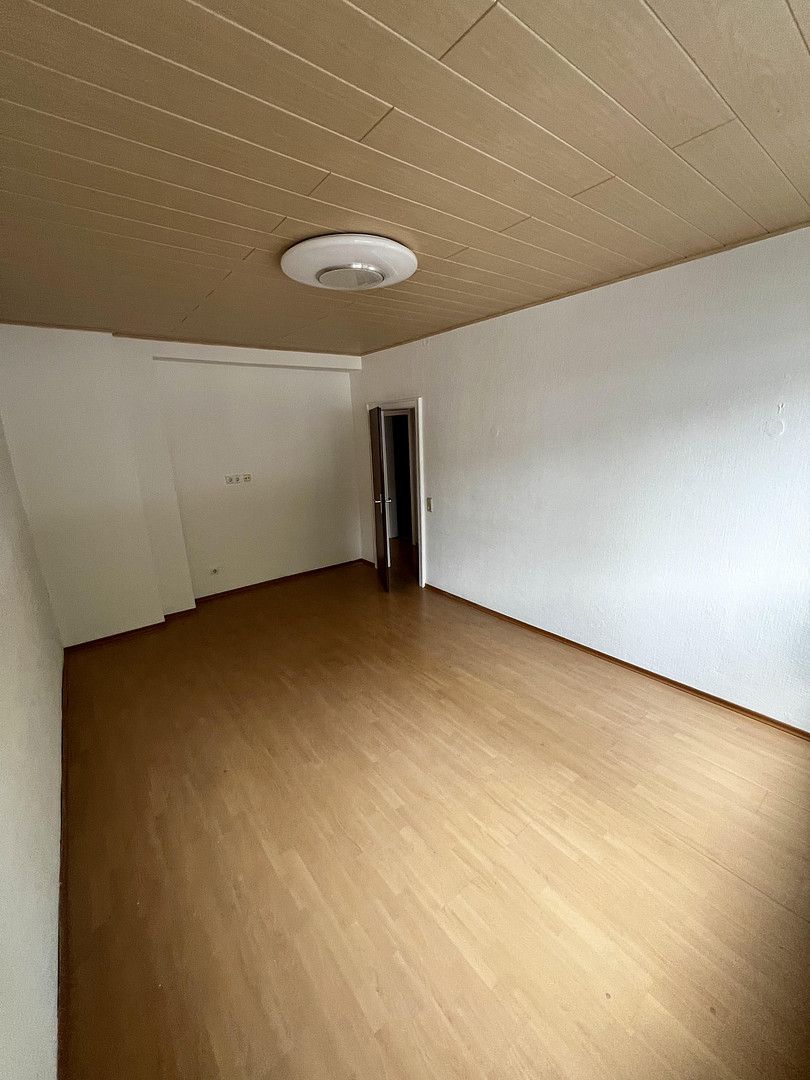 Frisch gestrichene 3-Zimmer-Wohnung mit Balkon am Burbacher Markt – provisionsfrei – Burbacher Markt 14, 66115 Saarbrücken(Burbach) – Vorschaubild 5