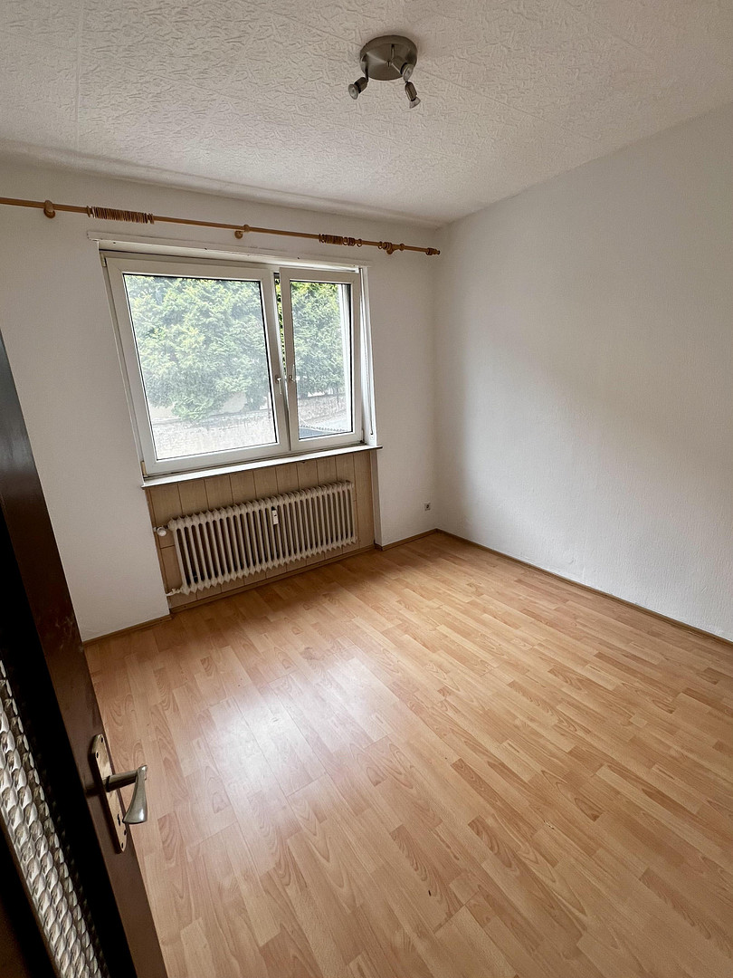 Frisch gestrichene 3-Zimmer-Wohnung mit Balkon am Burbacher Markt – provisionsfrei – Burbacher Markt 14, 66115 Saarbrücken(Burbach) – Vorschaubild 2