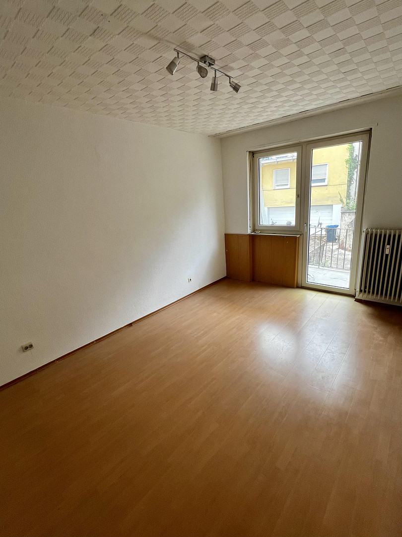 Frisch gestrichene 3-Zimmer-Wohnung mit Balkon am Burbacher Markt – provisionsfrei – Burbacher Markt 14, 66115 Saarbrücken(Burbach) – Vorschaubild 4