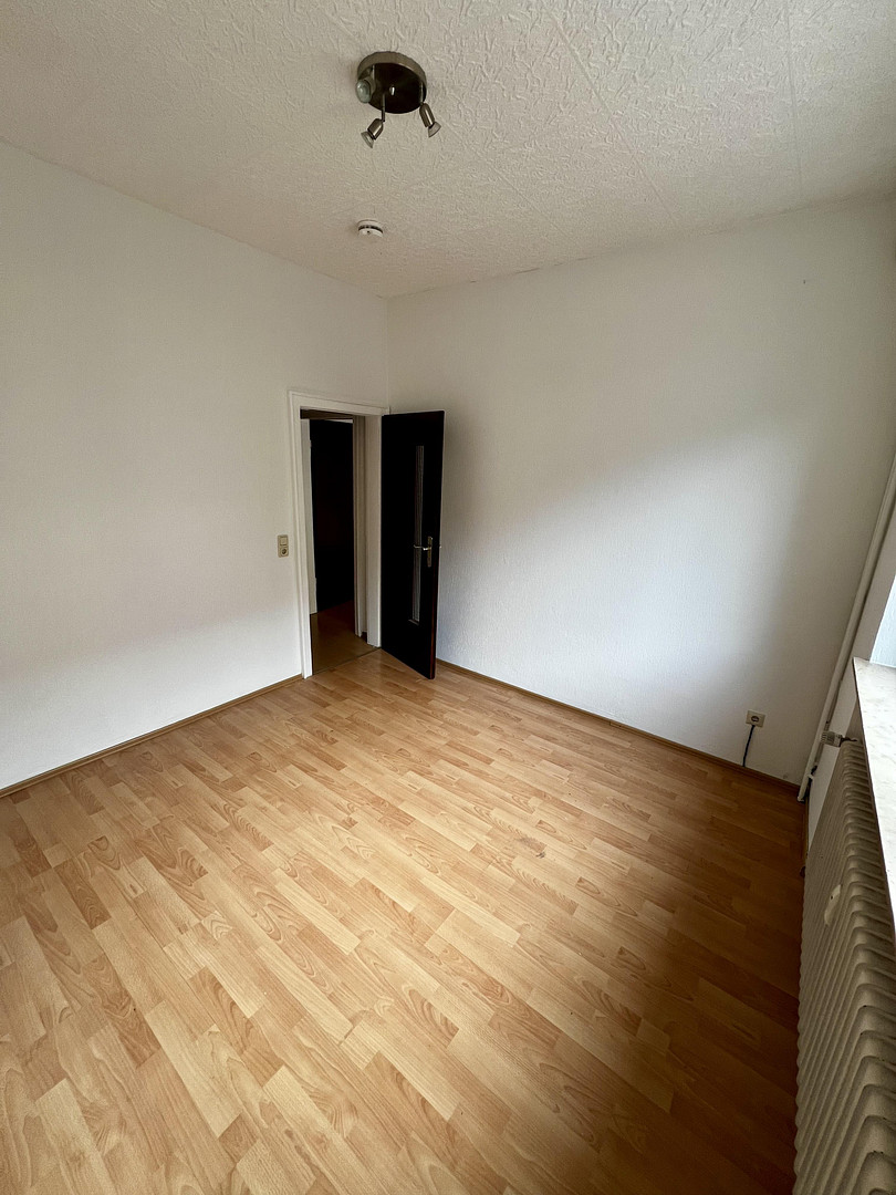 Frisch gestrichene 3-Zimmer-Wohnung mit Balkon am Burbacher Markt – provisionsfrei – Burbacher Markt 14, 66115 Saarbrücken(Burbach) – Vorschaubild 3