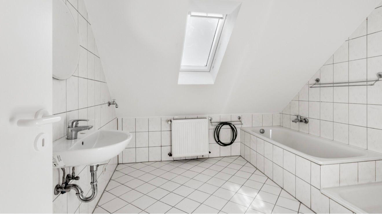 Zentrale Lage, neue Küche, helle Wohnung, 3 Zimmer – Reichsstraße 10, 44809 Bochum(Hamme) – Vorschaubild 10