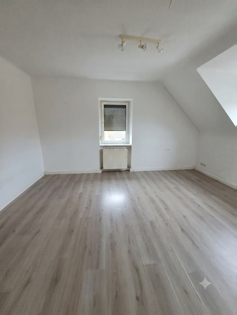 Kapitalanlage: voll vermietetes Mehrfamilienhaus mit Ausbaureserve - 7 Wohnungen & 4 Stellplätze – Schiffweiler – Vorschaubild 3