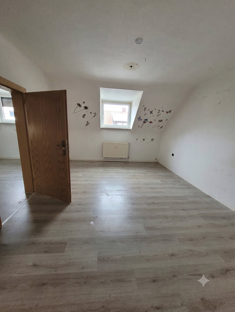 Kapitalanlage: voll vermietetes Mehrfamilienhaus mit Ausbaureserve - 7 Wohnungen & 4 Stellplätze – Schiffweiler – Vorschaubild 2
