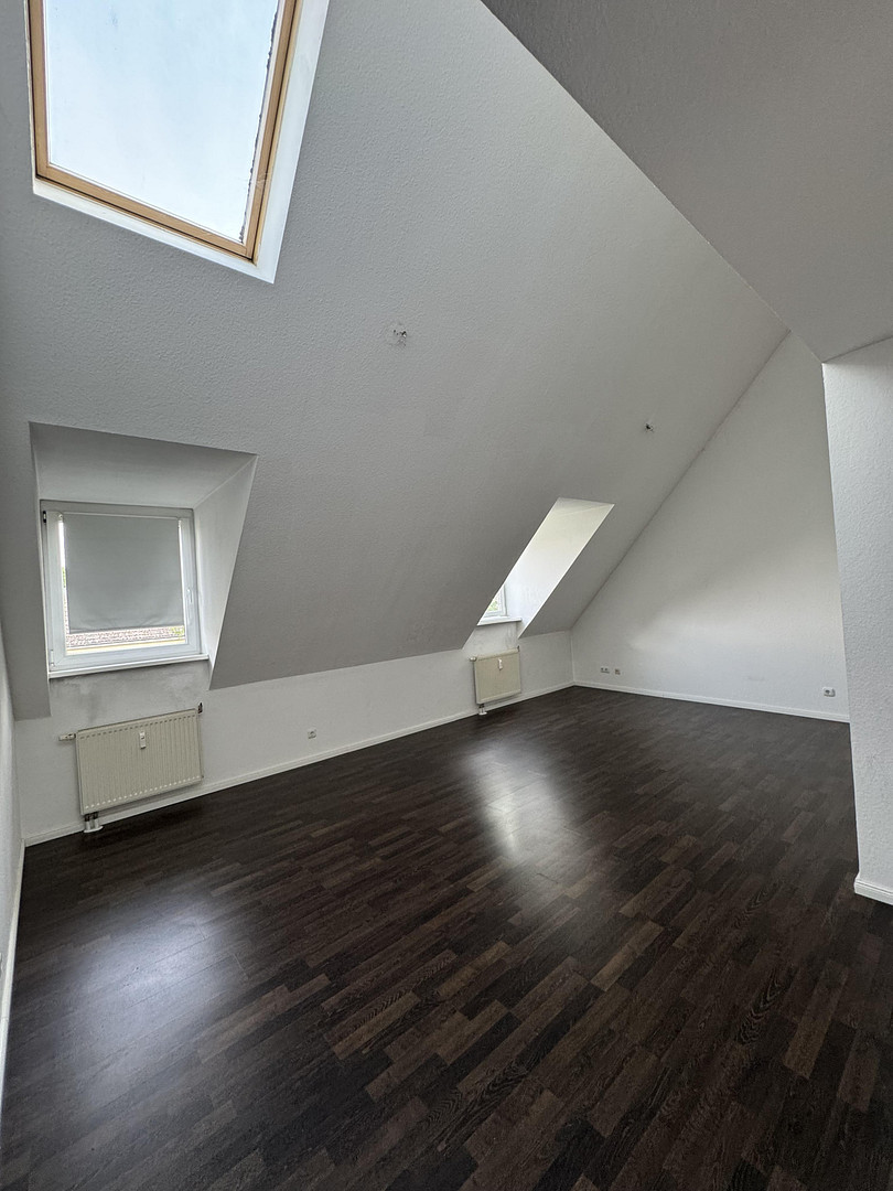 stilvolle 2-Zimmer-DG-Wohnung mit beeindruckender Raumhöhe - zentral in Mz-Kastel, von privat – Admiral-Scheer-Str. 11, 55252 Mainz-Kastel – Vorschaubild 3