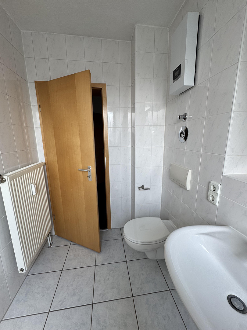 stilvolle 2-Zimmer-DG-Wohnung mit beeindruckender Raumhöhe - zentral in Mz-Kastel, von privat – Admiral-Scheer-Str. 11, 55252 Mainz-Kastel – Vorschaubild 6