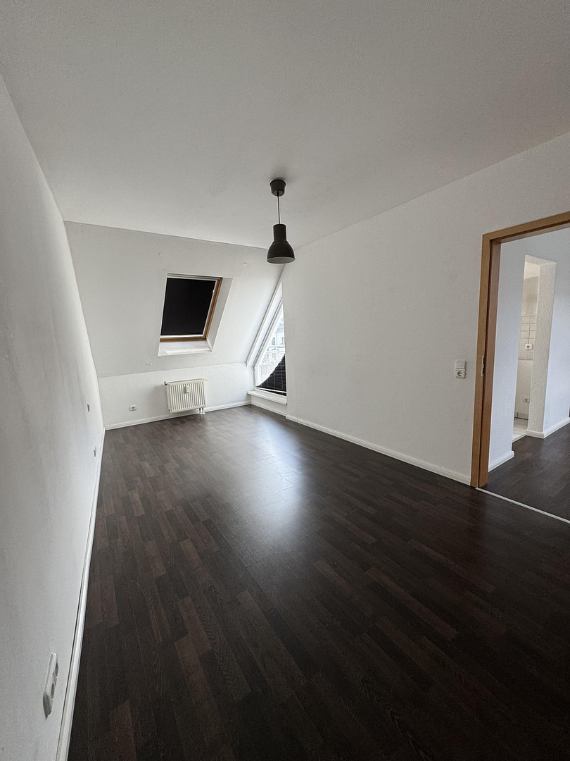 stilvolle 2-Zimmer-DG-Wohnung mit beeindruckender Raumhöhe - zentral in Mz-Kastel, von privat – Admiral-Scheer-Str. 11, 55252 Mainz-Kastel – Vorschaubild 11