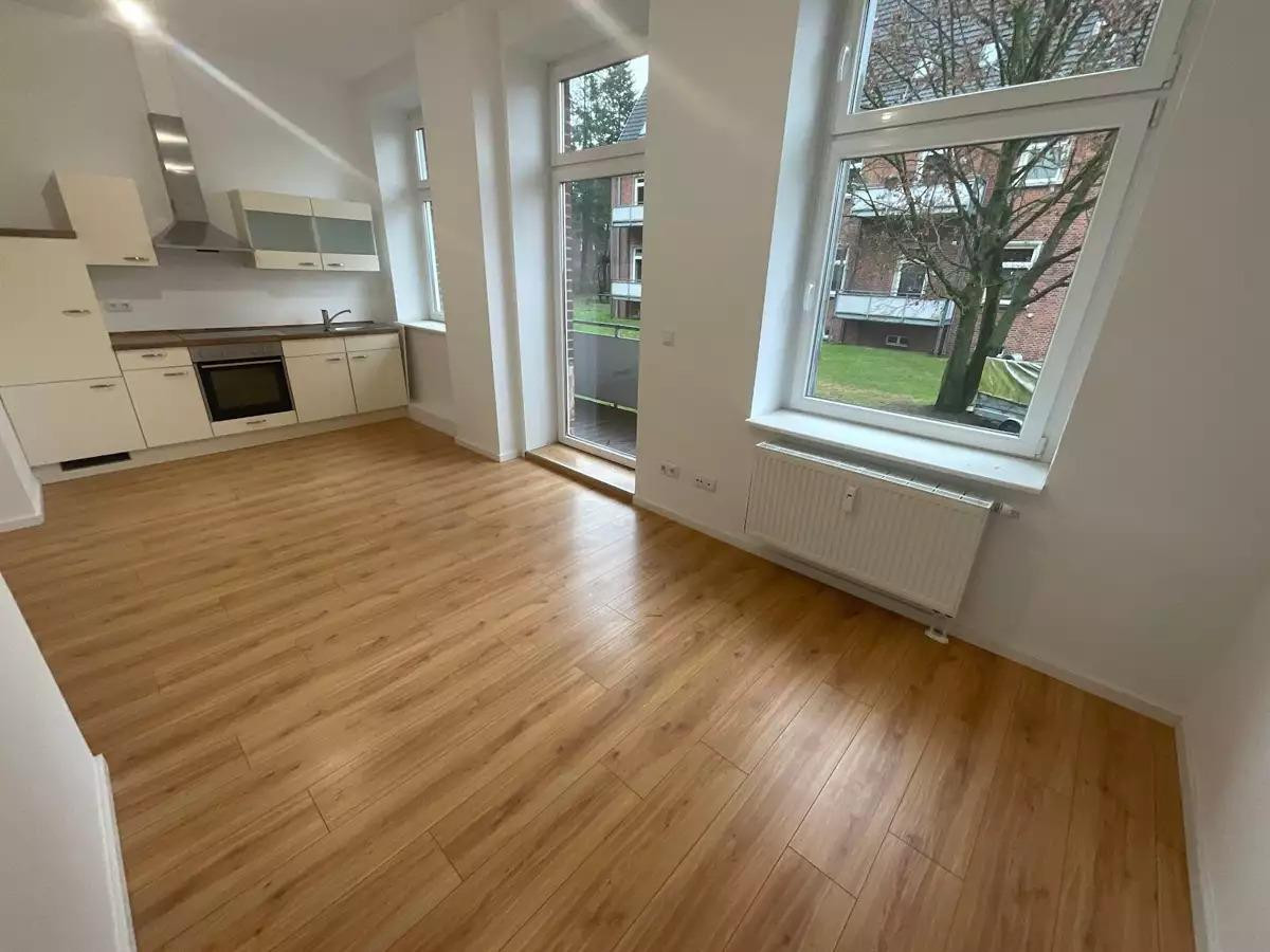 Hochparterre-Wohung mit großzügiger Wohnküche und Balkon – Lübeck(Dornbreite) – Vorschaubild 2