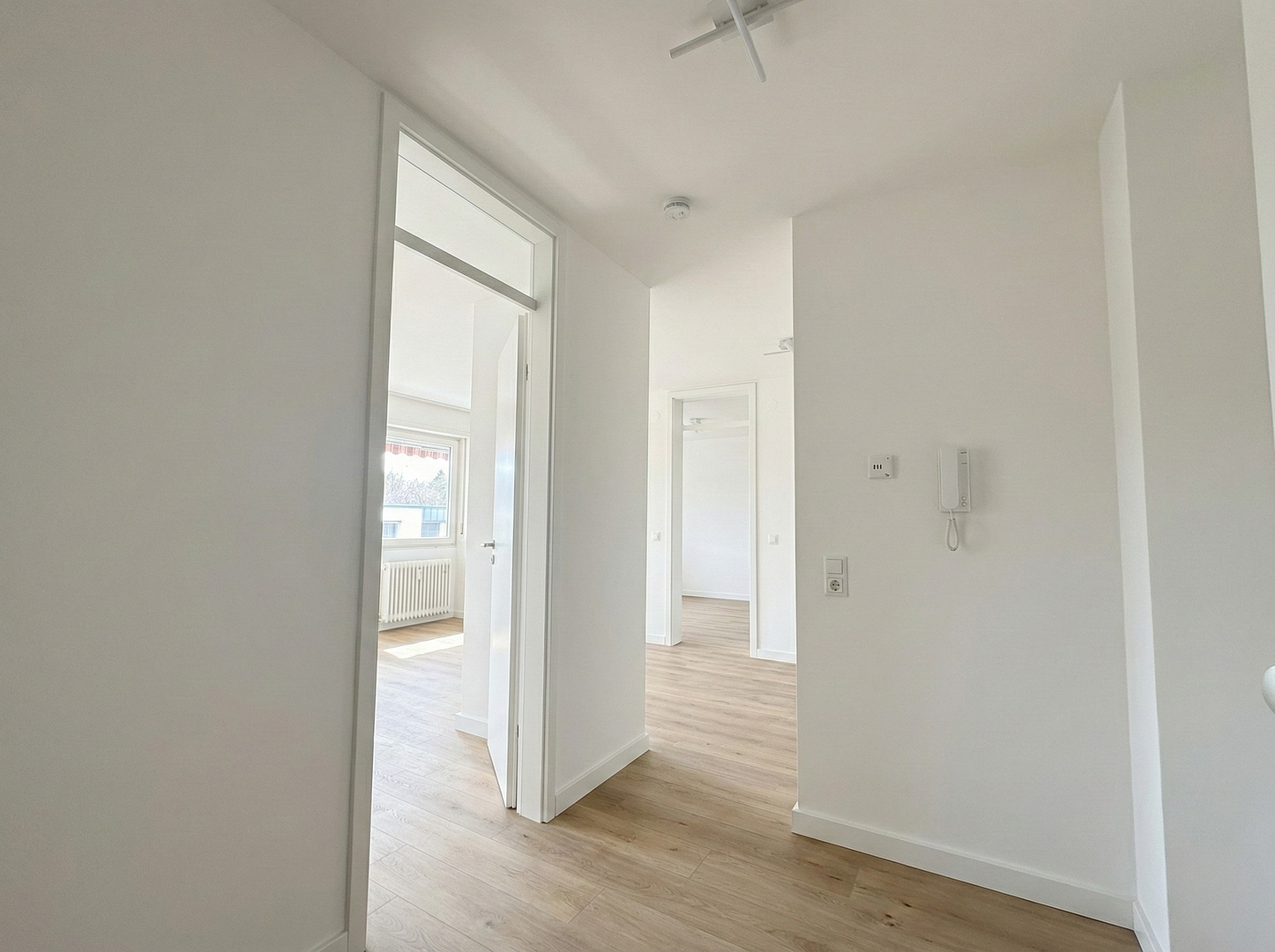 Frisch renoviert: Helle 3.5-Zi.-Wohnung mit Süd-Westbalkon & Garage – Provisionsfrei! – Ravensburgerstraße 134, 89079 Ulm(Wiblingen) – Vorschaubild 2