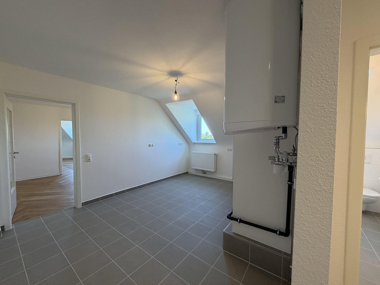 Erstbezug nach Kernsanierung – Hochwertige 2-Zimmer-Altbauwohnung in der Karlsruher Weststadt – Kaiserallee 31, 76133 Karlsruhe(Weststadt) – Vorschaubild 3
