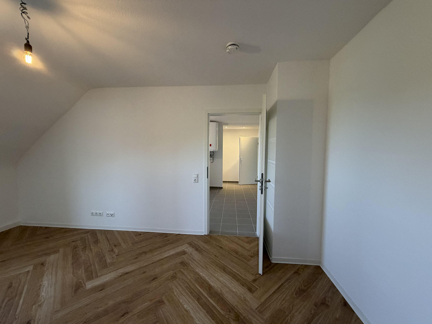 Erstbezug nach Kernsanierung – Hochwertige 2-Zimmer-Altbauwohnung in der Karlsruher Weststadt – Kaiserallee 31, 76133 Karlsruhe(Weststadt) – Vorschaubild 12