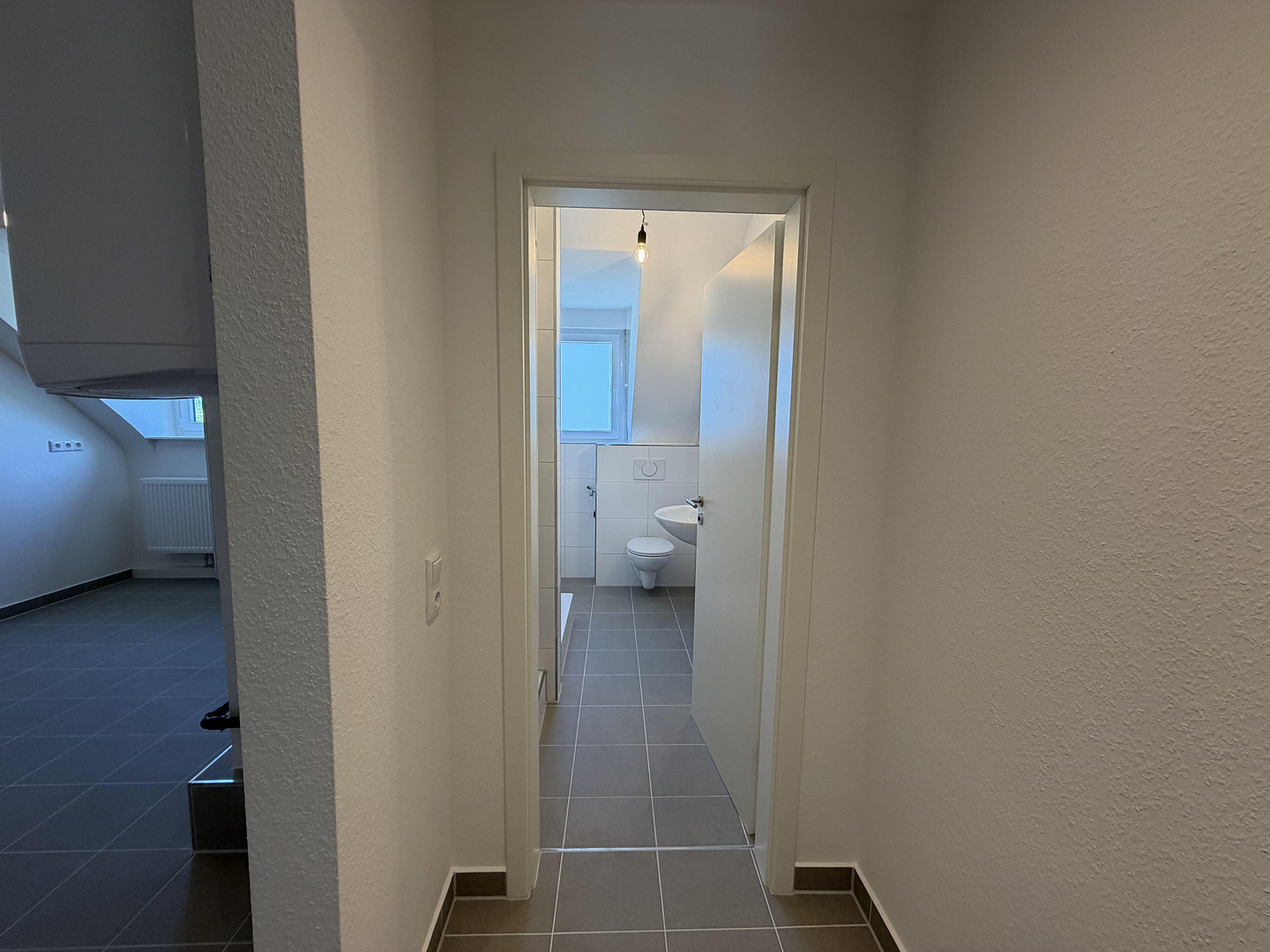 Erstbezug nach Kernsanierung – Hochwertige 2-Zimmer-Altbauwohnung in der Karlsruher Weststadt – Kaiserallee 31, 76133 Karlsruhe(Weststadt) – Vorschaubild 2