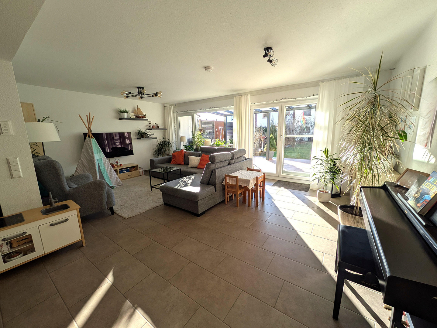 Familientraum am Waldrand - Kernsaniertes Reihenhaus mit sonniger Terrasse und Ausbaureserve – Plochingen(Stumpenhof) – Vorschaubild 2