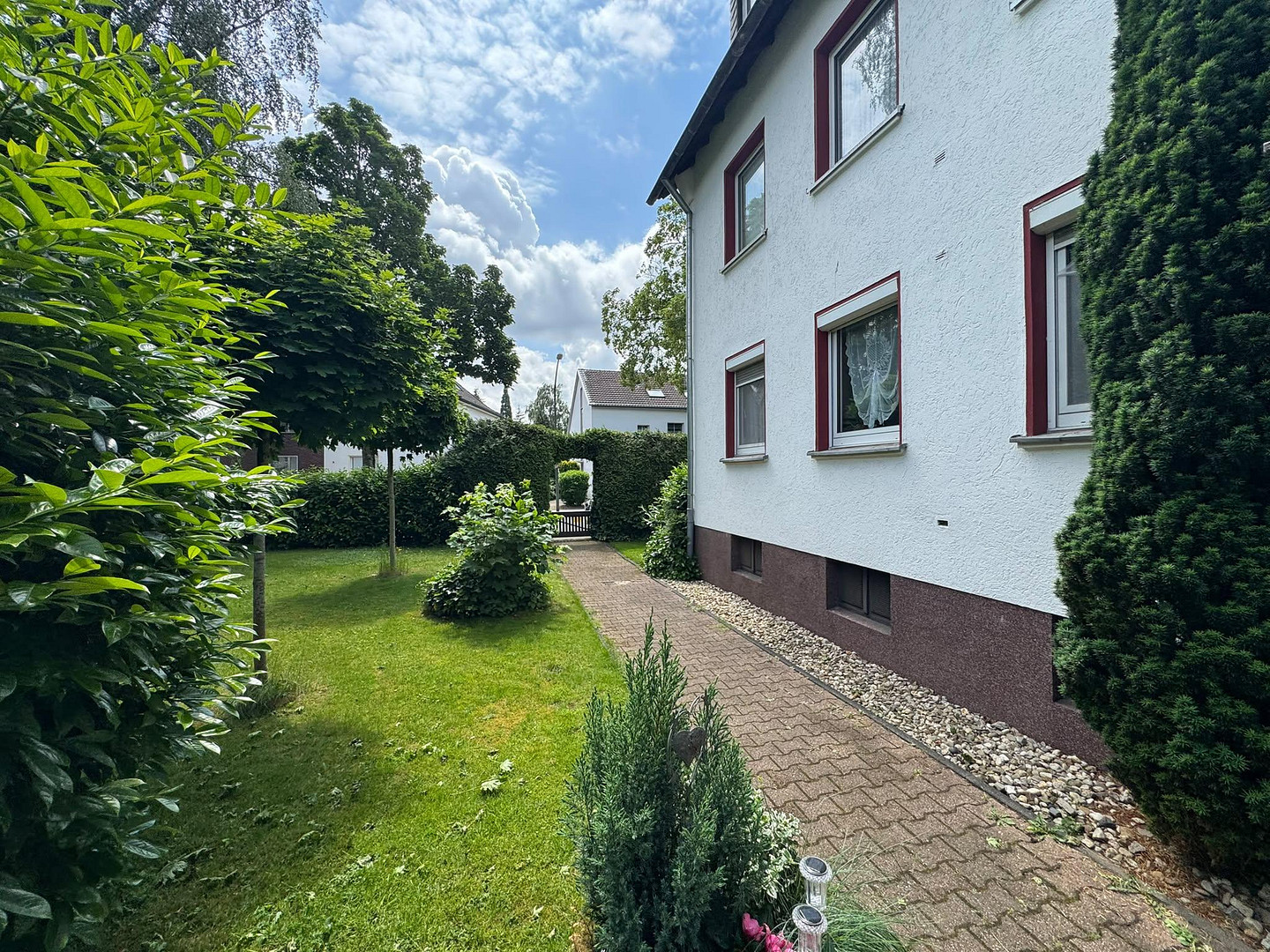 Attraktive und frisch renovierte 3-Zimmer-Wohnung in gepflegtem Mehrfamilienhaus – Lindhorststraße 10, 46240 Bottrop – Vorschaubild 3