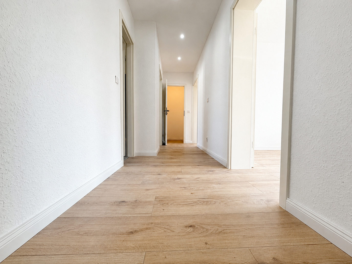 Freundliche 3-Zimmerwohnung mit Loggia & Stellplatz - Renoviert – Graubündener Straße 39, 28325 Bremen(Osterholz) – Vorschaubild 4